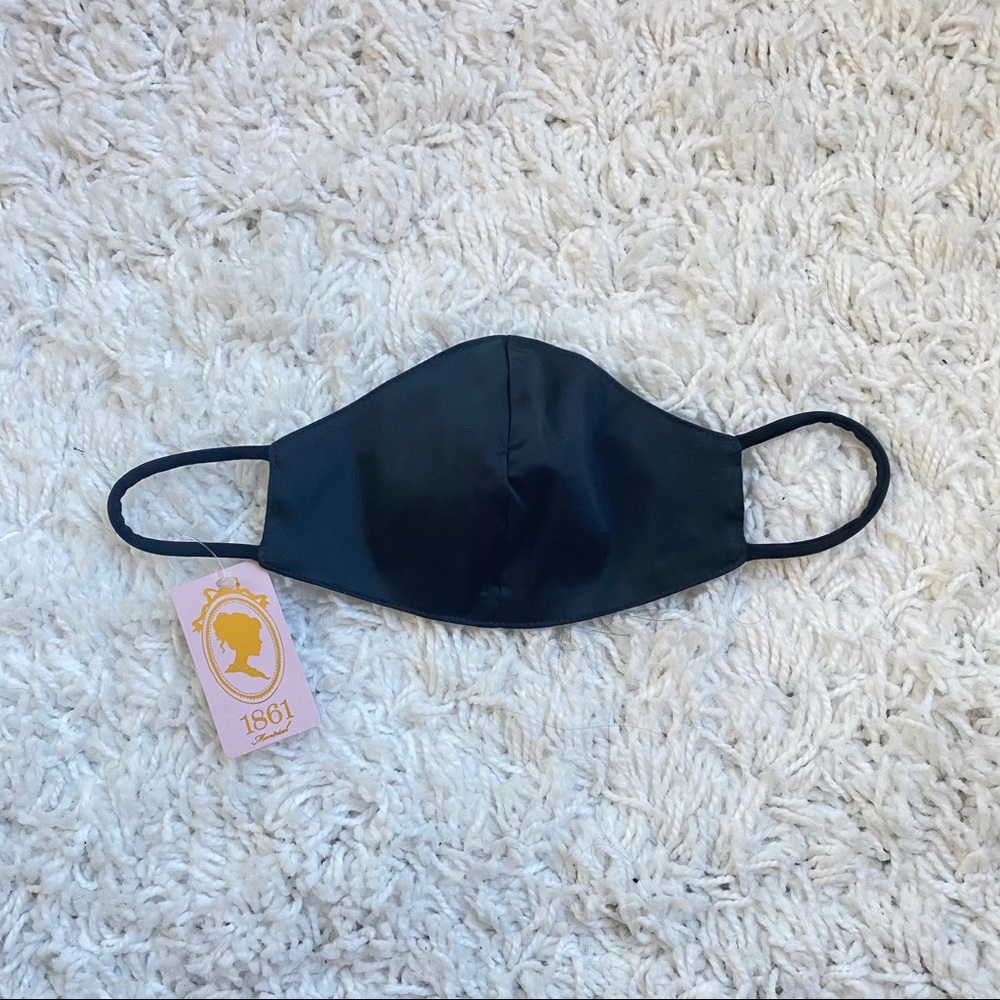 New with tags - face mask from Boutique 1861